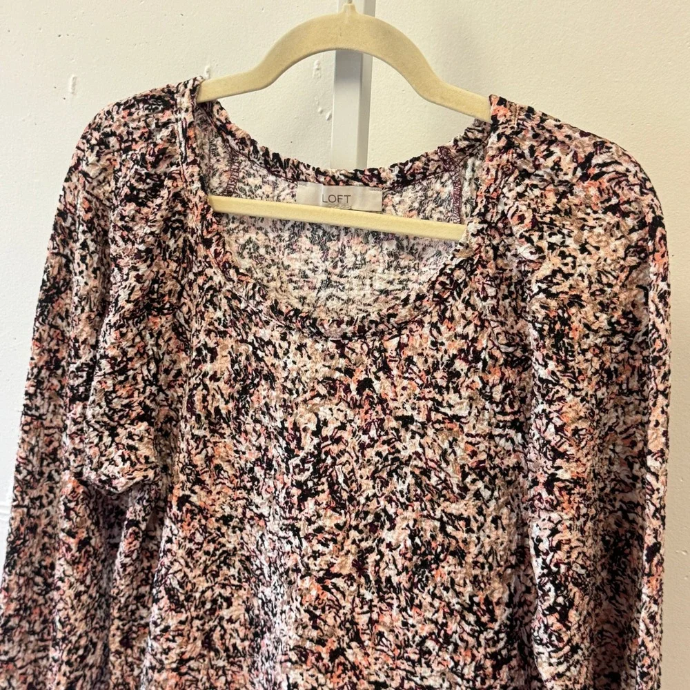 LOFT Abstract Floral Print Crinkle Knit Smocked Cuff Puff Sleeve Top Blouse XS